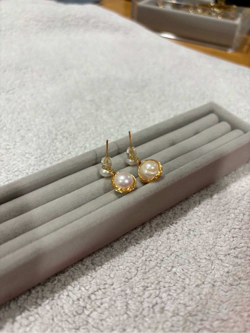 Classic Gold and White Pearl Drop Earrings - Elegant Women's Jewelry - Picture 8 of 11